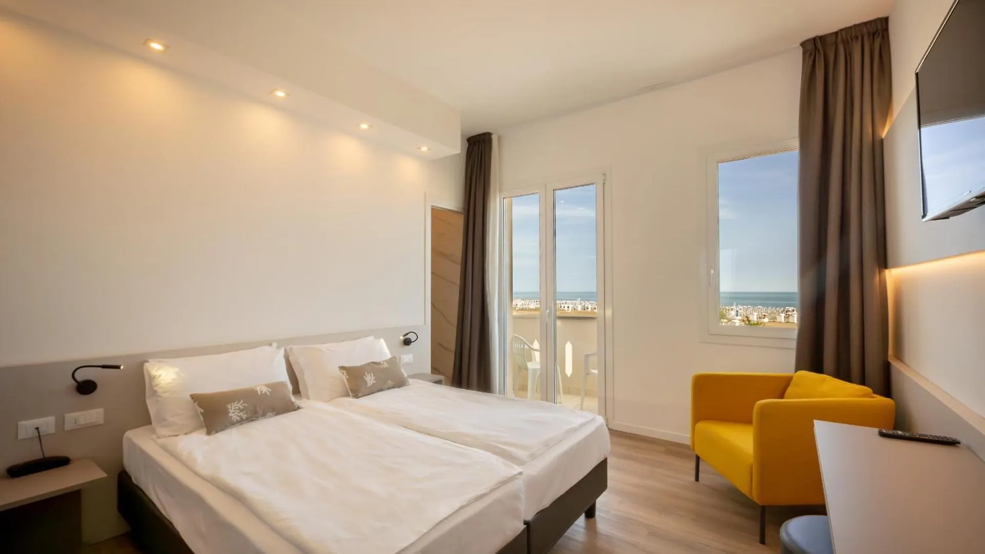 Hotel Delfino Caorle 3*,